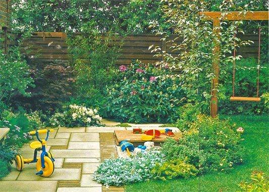 Советы по организации детской площадки в саду на даче - фото