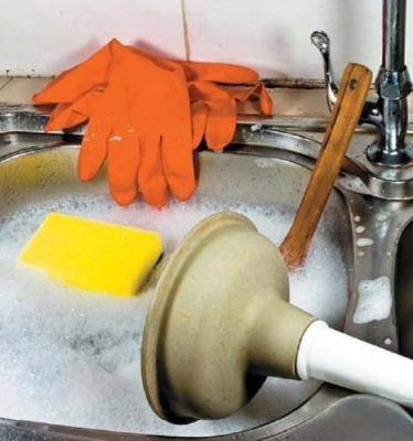 Прочистка канализационных труб в домашних условиях: несколько простых и эффективных способов устранения засора с фото